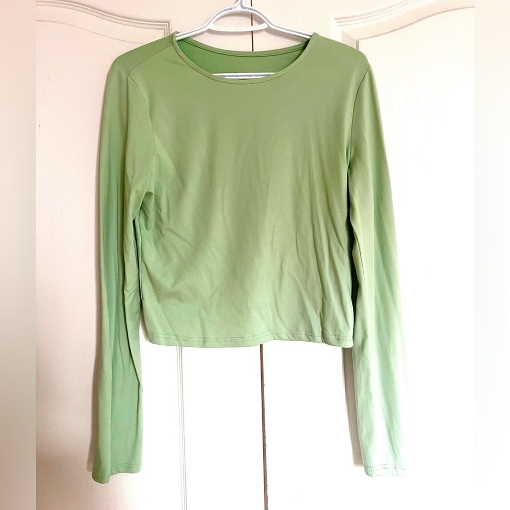 NWOT Pastel Green Cropped Long-Sleeve Top